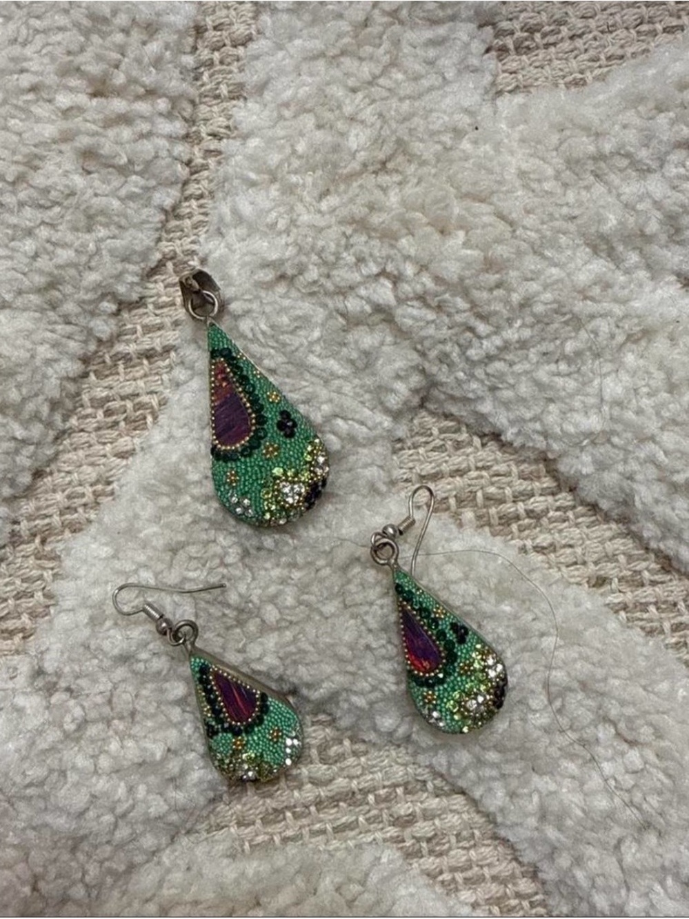 Handmade from Mexico Green Teardrop Beaded Earring and Pendant Set